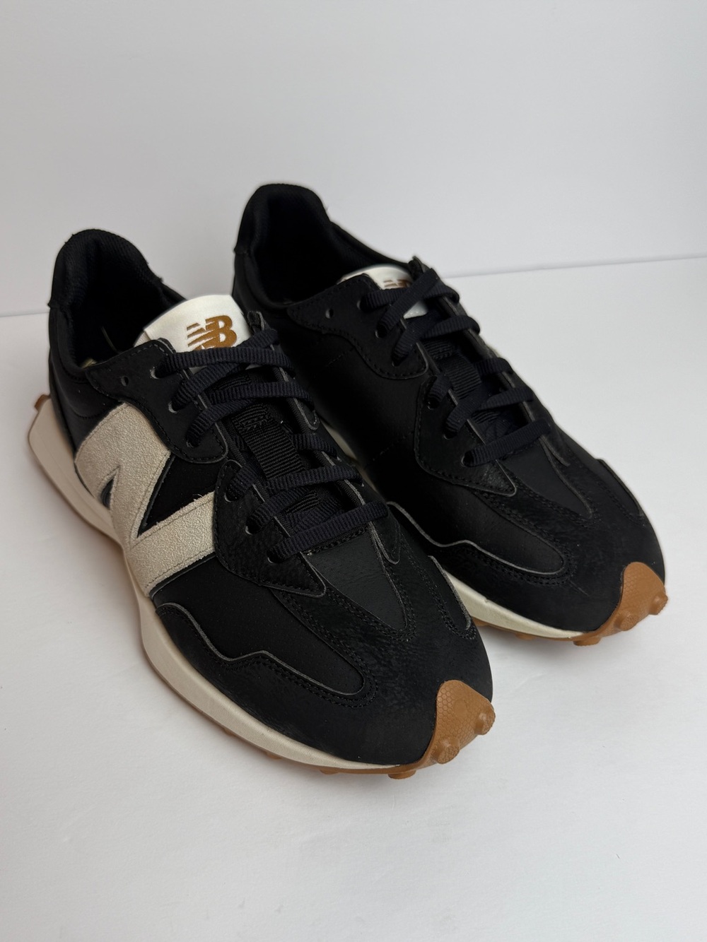 New Balance 327 Black White Gum Suede Nylon Sneakers Womens 10